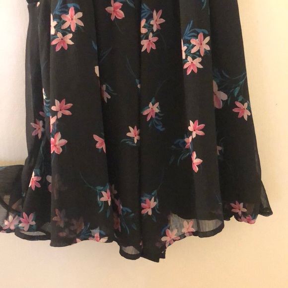 Adorable floral romper! - Picture 5 of 6